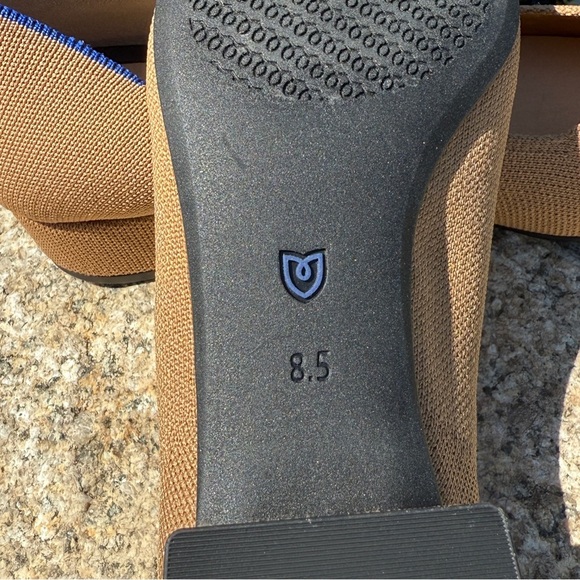 NWOT! Rothy's The High Point Wren Cap Toe Tan/Black Pumps Sz 8.5 In Love Insole - Picture 8 of 8